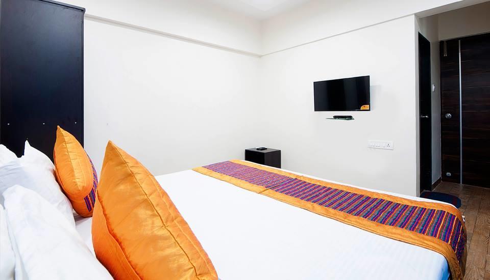 Asian Suites Tulsi Aura Nova Bombaim Exterior foto